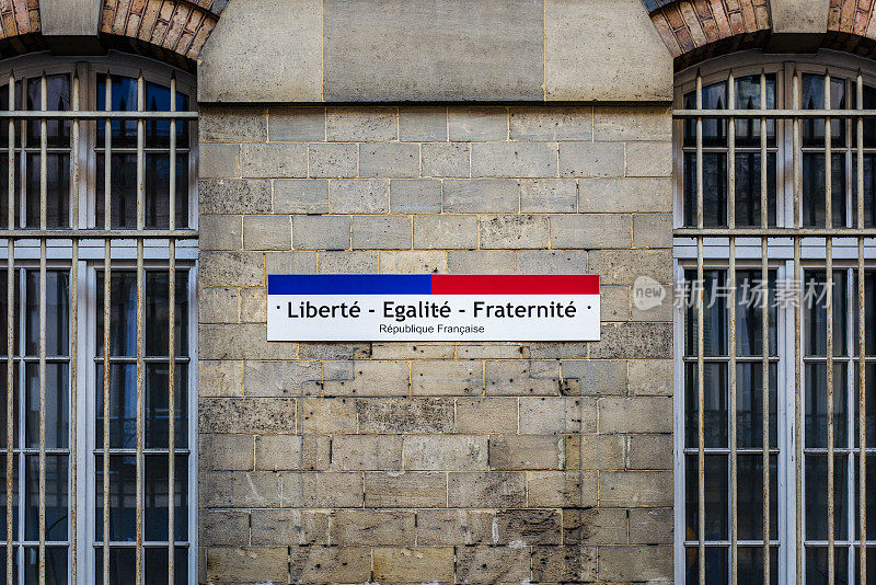Sign liberte, egalite, fraternite -在英语中是自由，平等，博爱